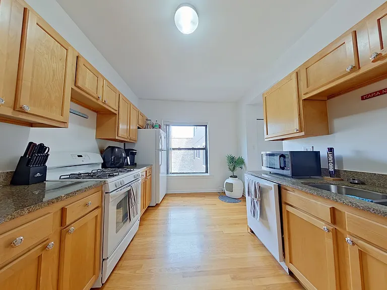 702-06 W. Barry — Photo 9