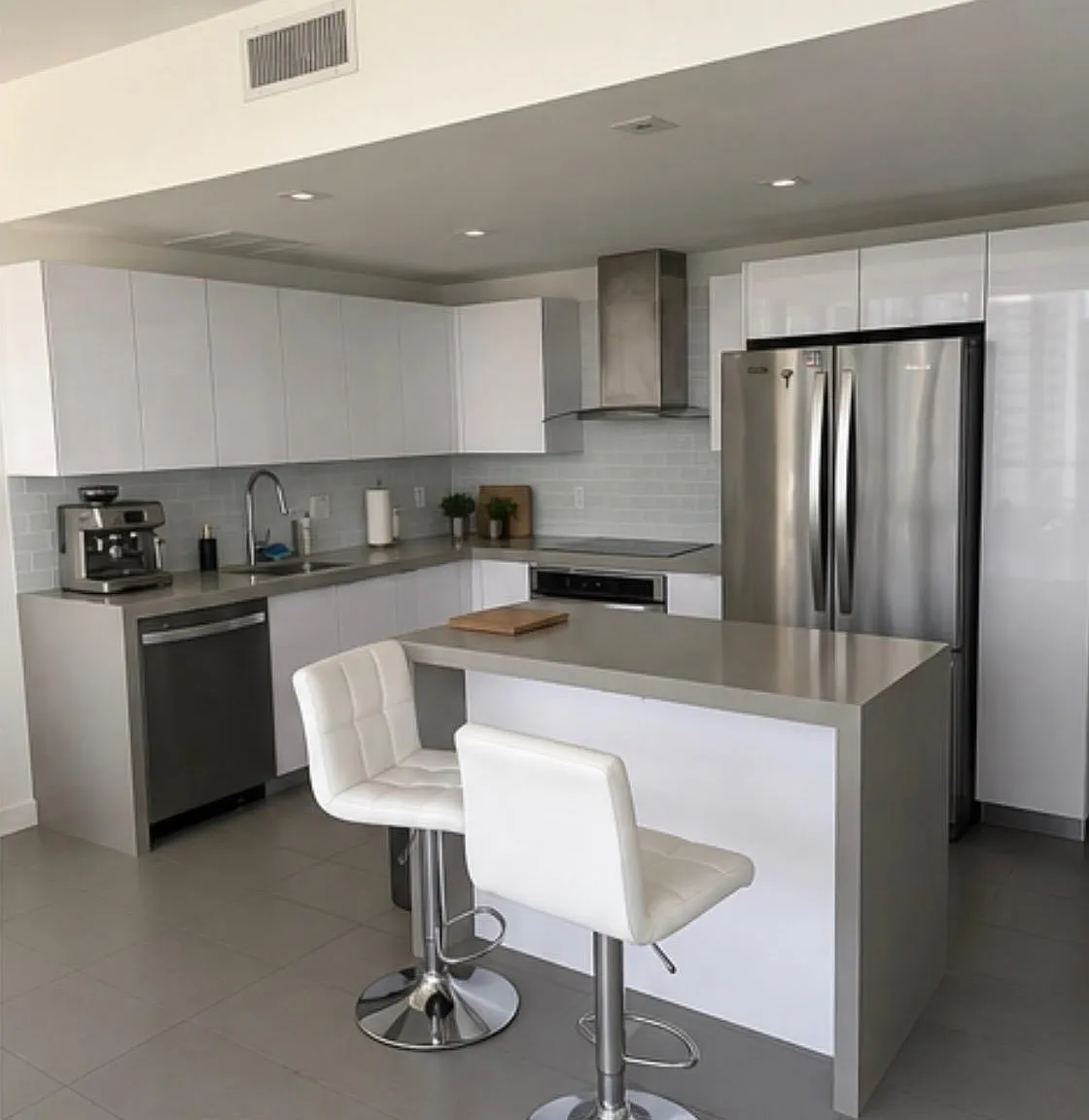 2 bed, 2.0 bath, 1055 sqft, $4,200 — Photo 4