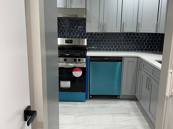 4th image of 2721 Tenbroeck Ave Floor 2