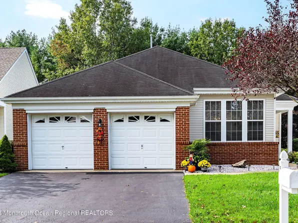 35 Bellflower Drive, Lakewood, NJ 08701