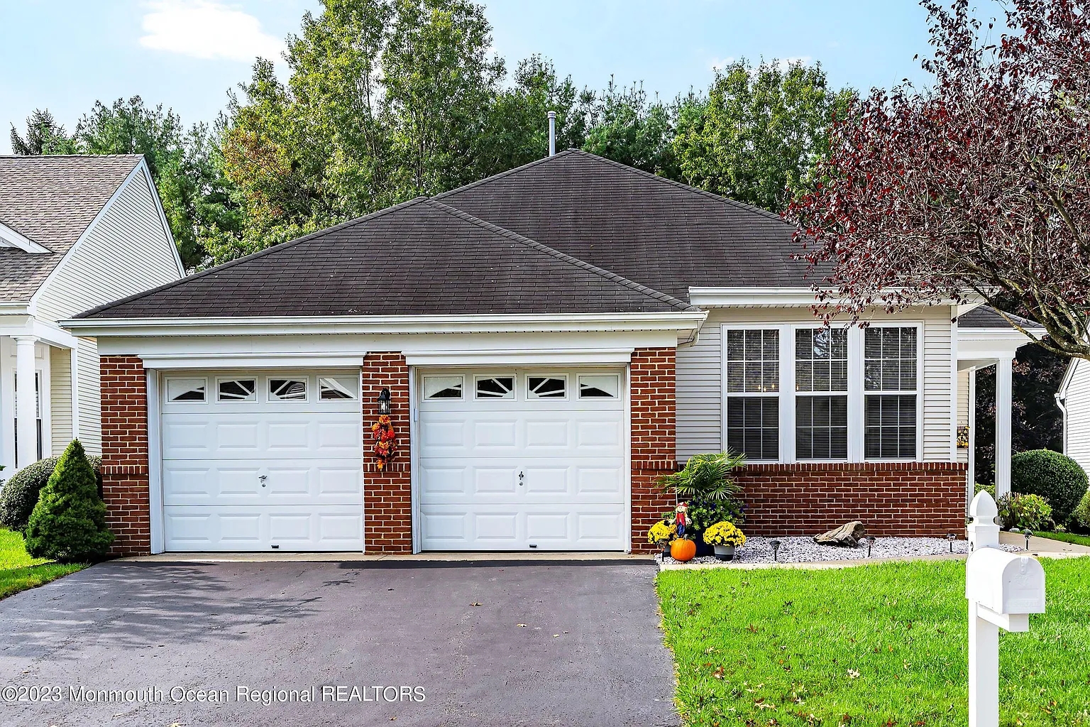 35 Bellflower Drive photo 1