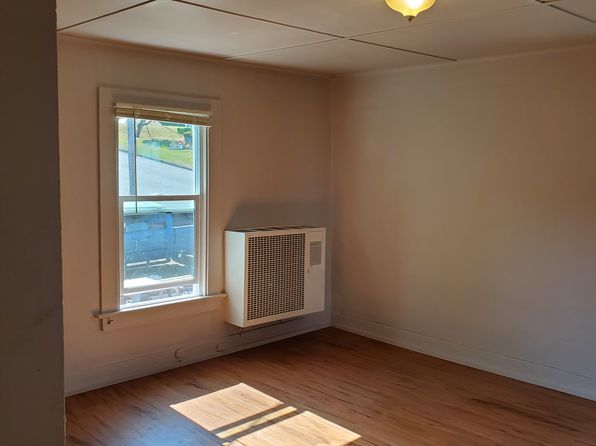 305 W 4th St