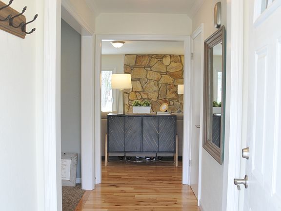 4th image of 23099 Leslie Ln