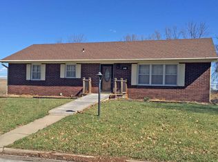 1709 Lion Rd, Saint Joseph, MO 64506