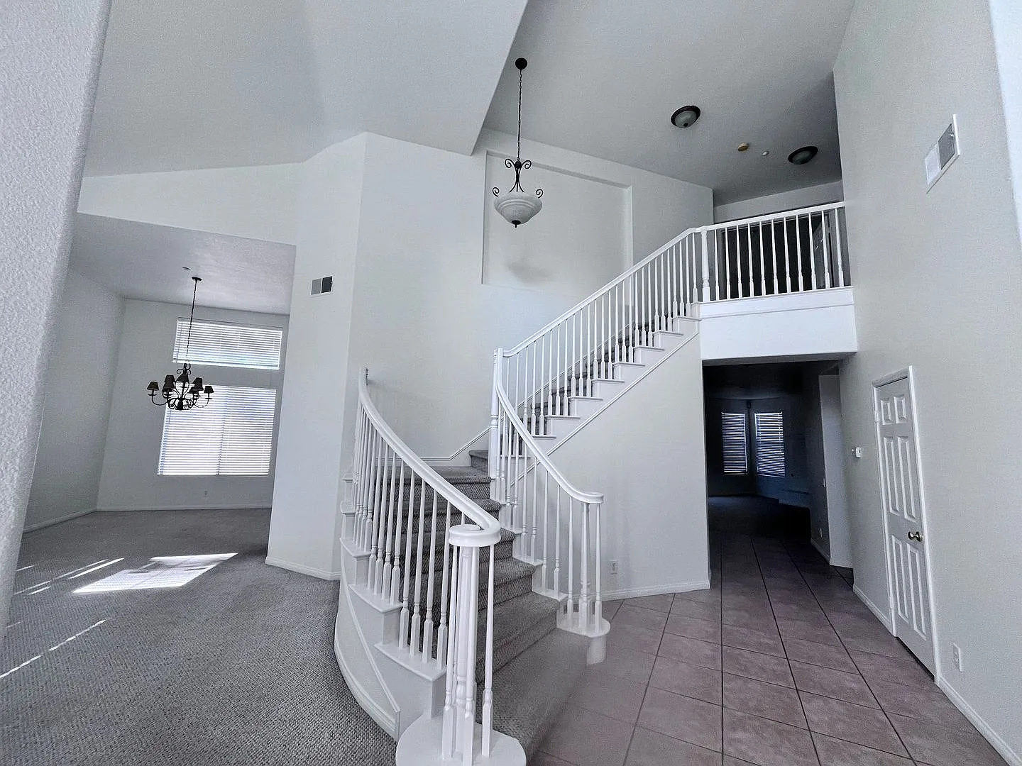 Spacious Quaint 2-Story Home — Photo 4