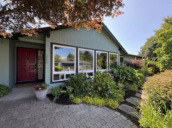 2440 SW Burbank Ave, Portland, OR 97225