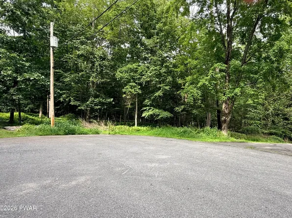 664-665 Raccoon Ct, Bushkill, PA 18324