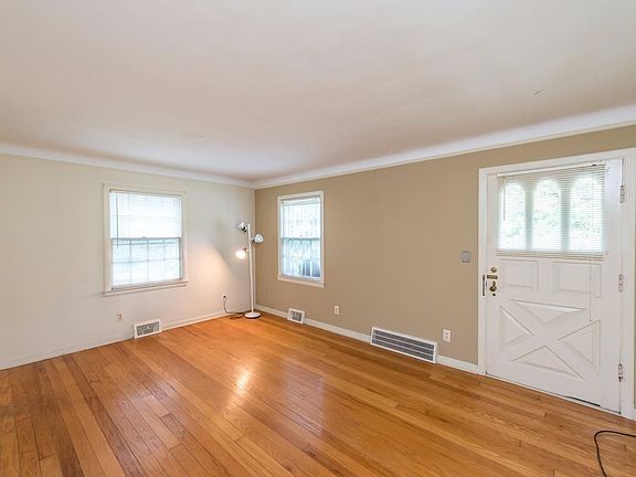 4th image of 1303 Collegewood Dr