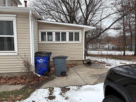 2nd image of 330 N Cherry St