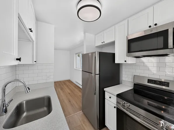 2140 SW Holden St APT B3, Seattle, WA 98106