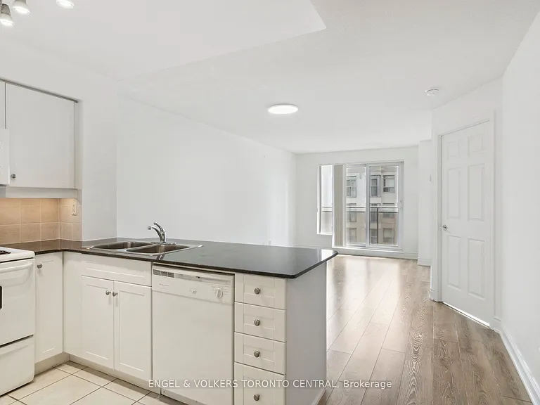 19 Barberry Pl #711 — Photo 12