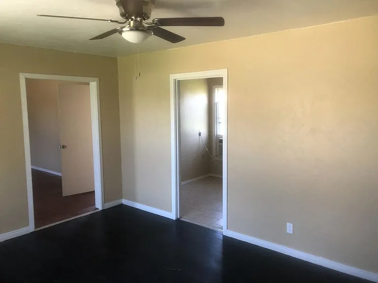704 Deane Dr — Photo 8