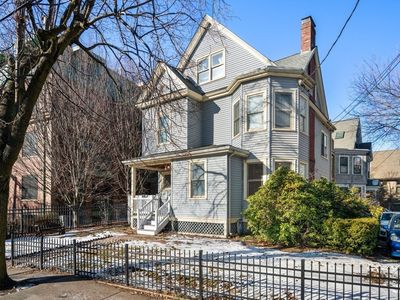 7 Russell St #1, Cambridge, MA, 02140
