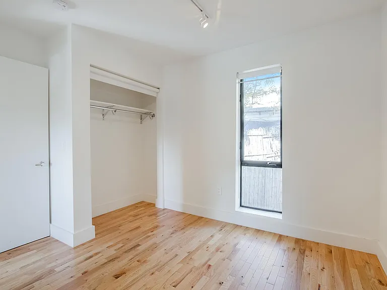 5525 Media Dr #8 — Photo 14