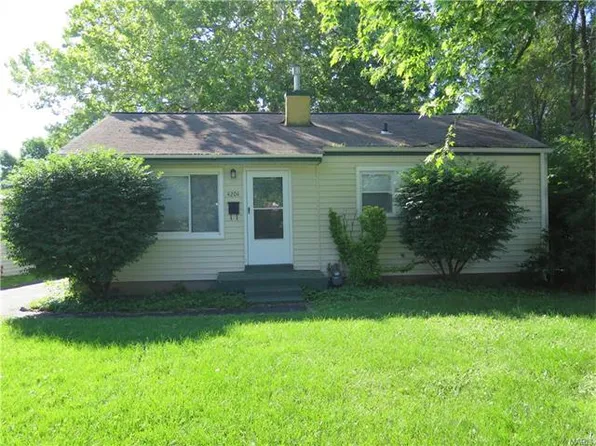 4204 Saint Linus Ln, Saint Ann, MO 63074
