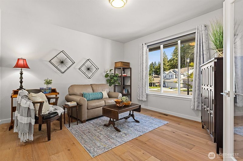 4th image of 845 Bodie Court SE