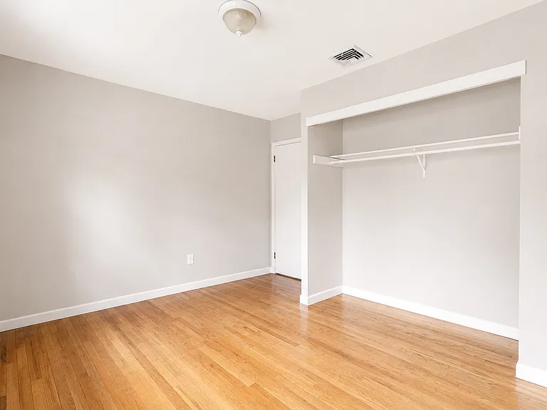 225 Claflin Ave — Photo 15