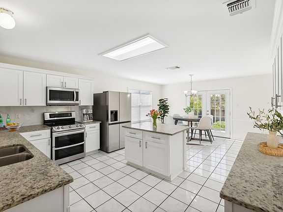 5th image of 15031 Preston Court Dr
