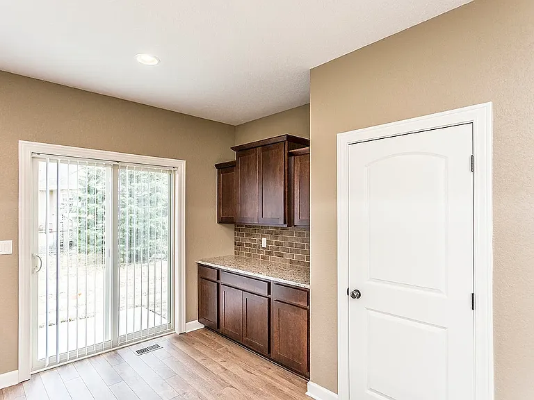 1647 Glade Dr SW — Photo 5