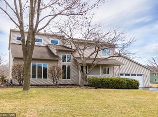 7008 Beacon Cir, Eden Prairie, MN 55346