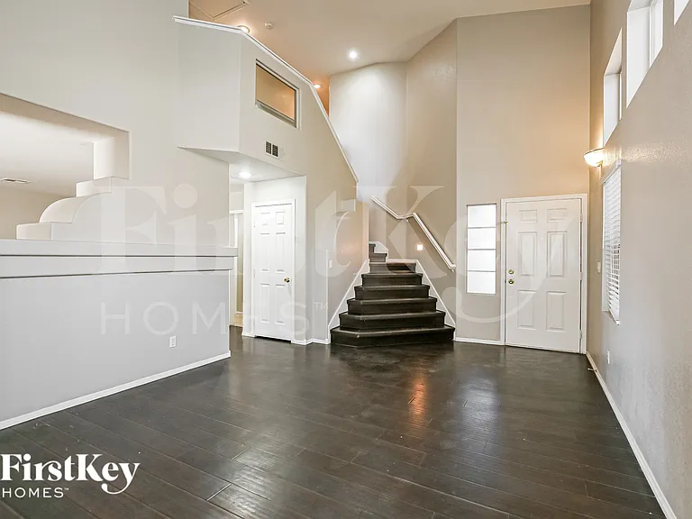 9947 Pioneer Ave — Photo 3