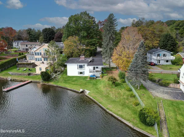 8 Club Cir, Pittsfield, MA 01201
