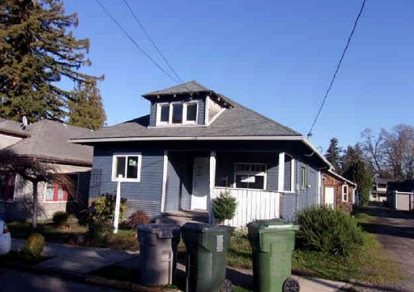 1st image of 630 20th St NE