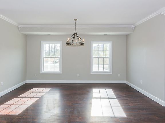 4th image of 33 Michigan Ln