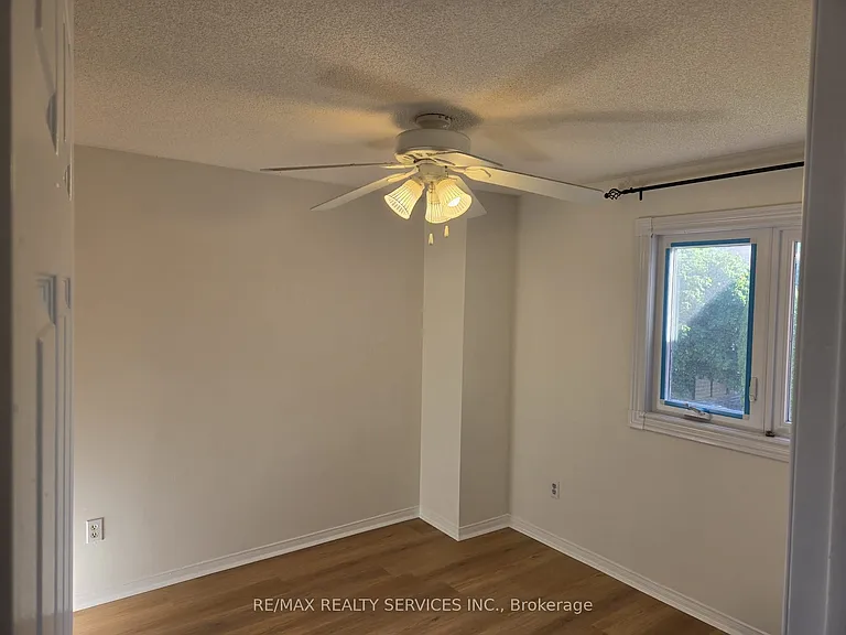 211 Ponymeadow Ter — Photo 25