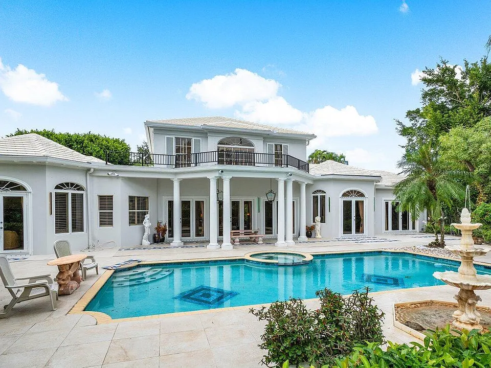 2540 Fairway Island Dr