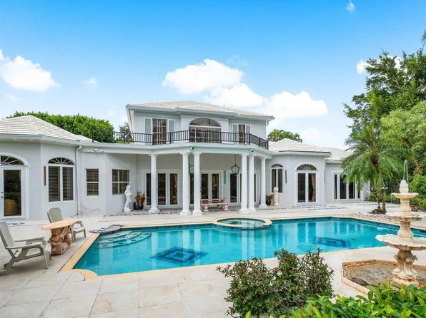 2540 Fairway Island Dr, Wellington, FL 33414