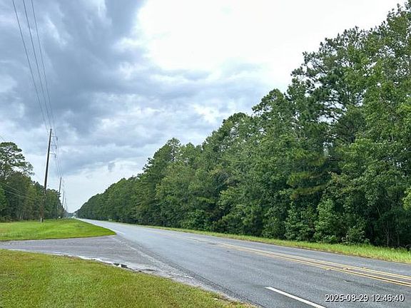 Exterior Neighborhood (street photo)