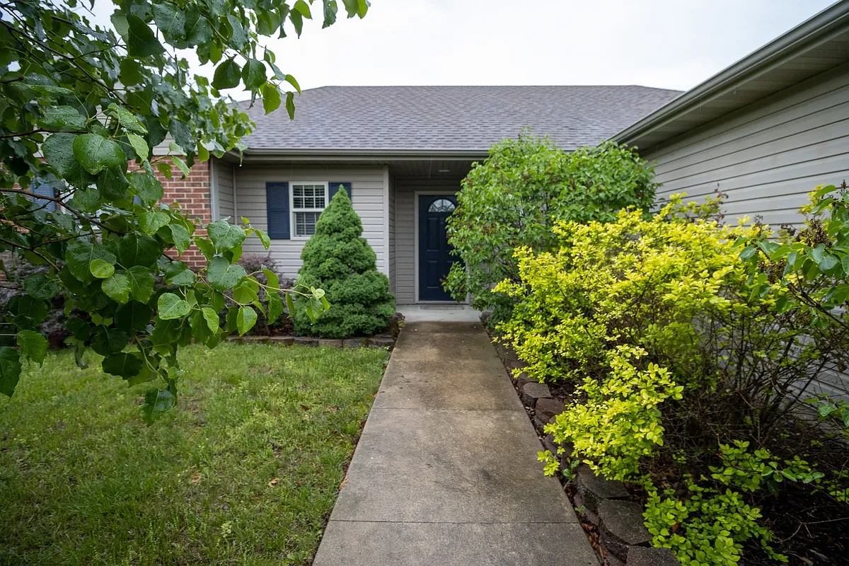 Building Photo - 4005 Iguana Dr