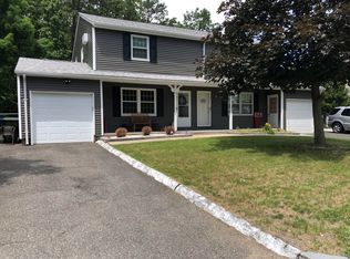 54 Kamuda St, Springfield, MA 01151