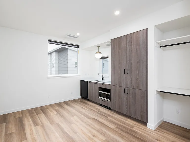 Greta Apartments | Private Kitchen Studio near UW — Photo 14