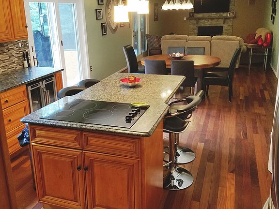 Eat-in Kitchen