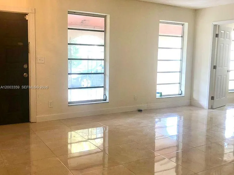 4900 SW 36th Ct — Photo 11
