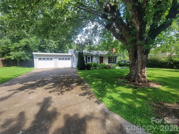 678 Brown Ave, Waynesville, NC 28786