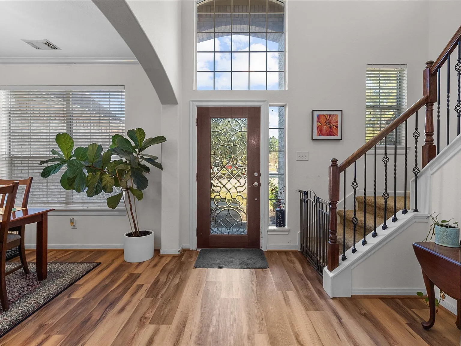 4 bed, 2.5 bath, 2493 sqft, $2,300 — Photo 4