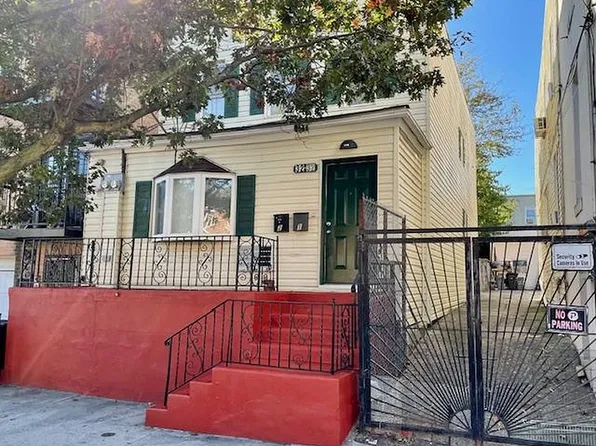 32-32 60th St, Woodside, NY 11377