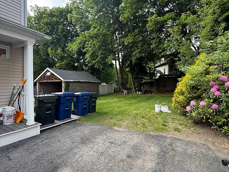 145 Maple St — Photo 32