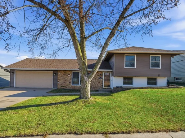 1421 39th Street Pl, Marion, IA 52302