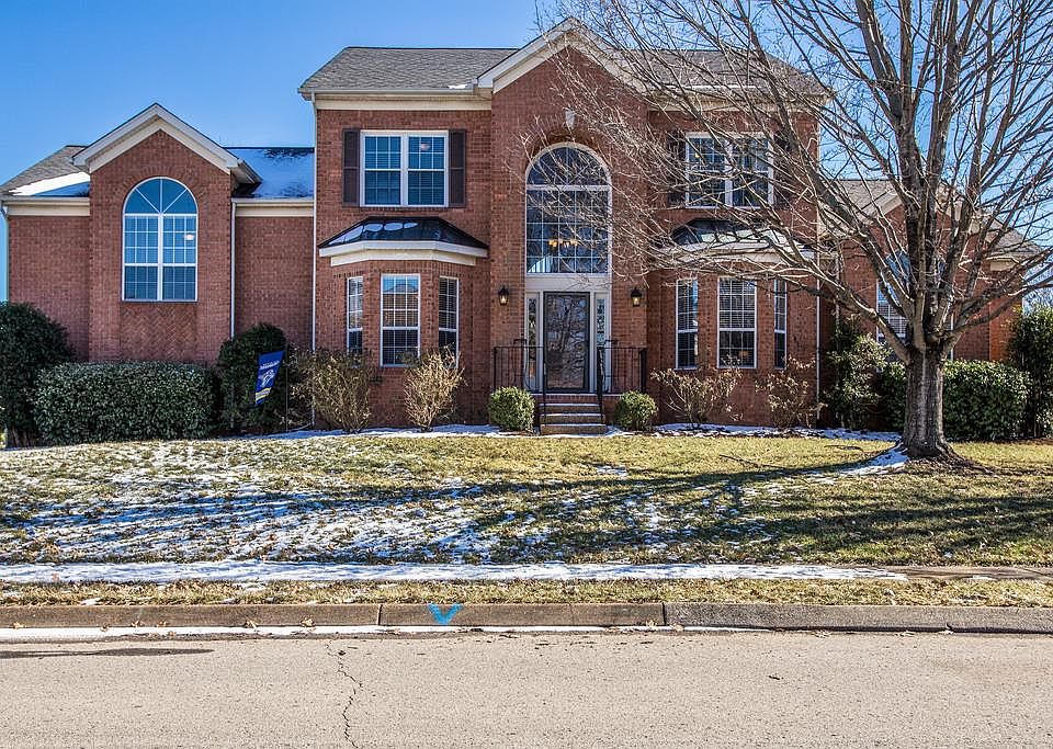 1st image of 733 Glen Oaks Dr