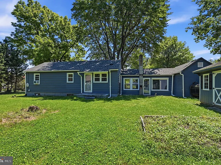 44 S Woodlawn Ave — Photo 24