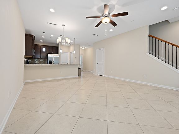 4th image of 75 Canary Palm Ct