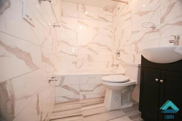 Rented by EXR | media 12