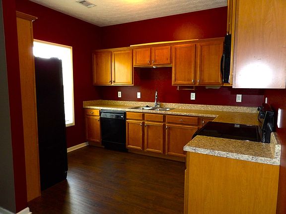3rd image of 8 Mill Pond Ct