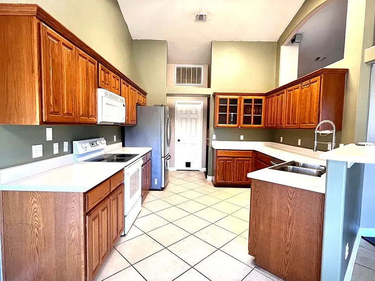 701 Oak Valley Dr — Photo 3