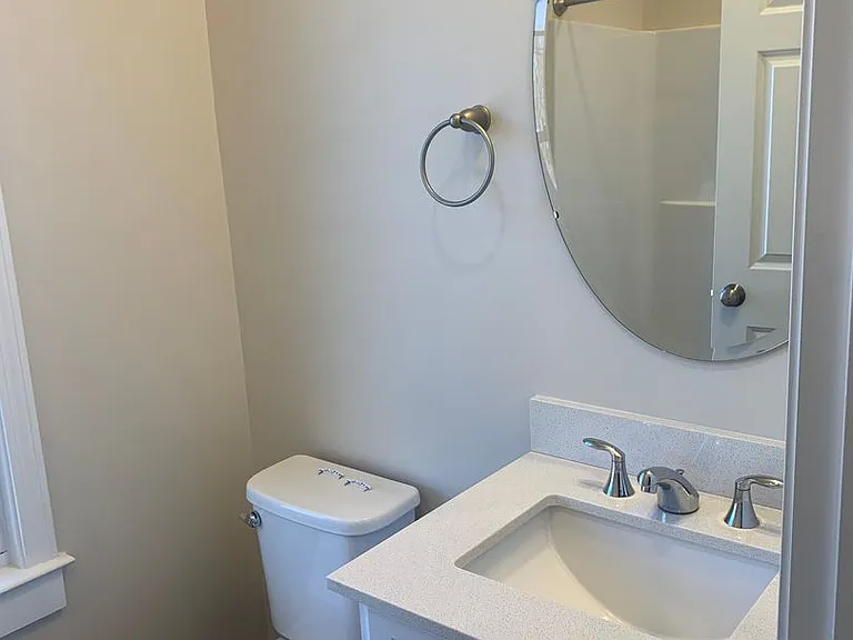 129 Kenoza Ave — Photo 16