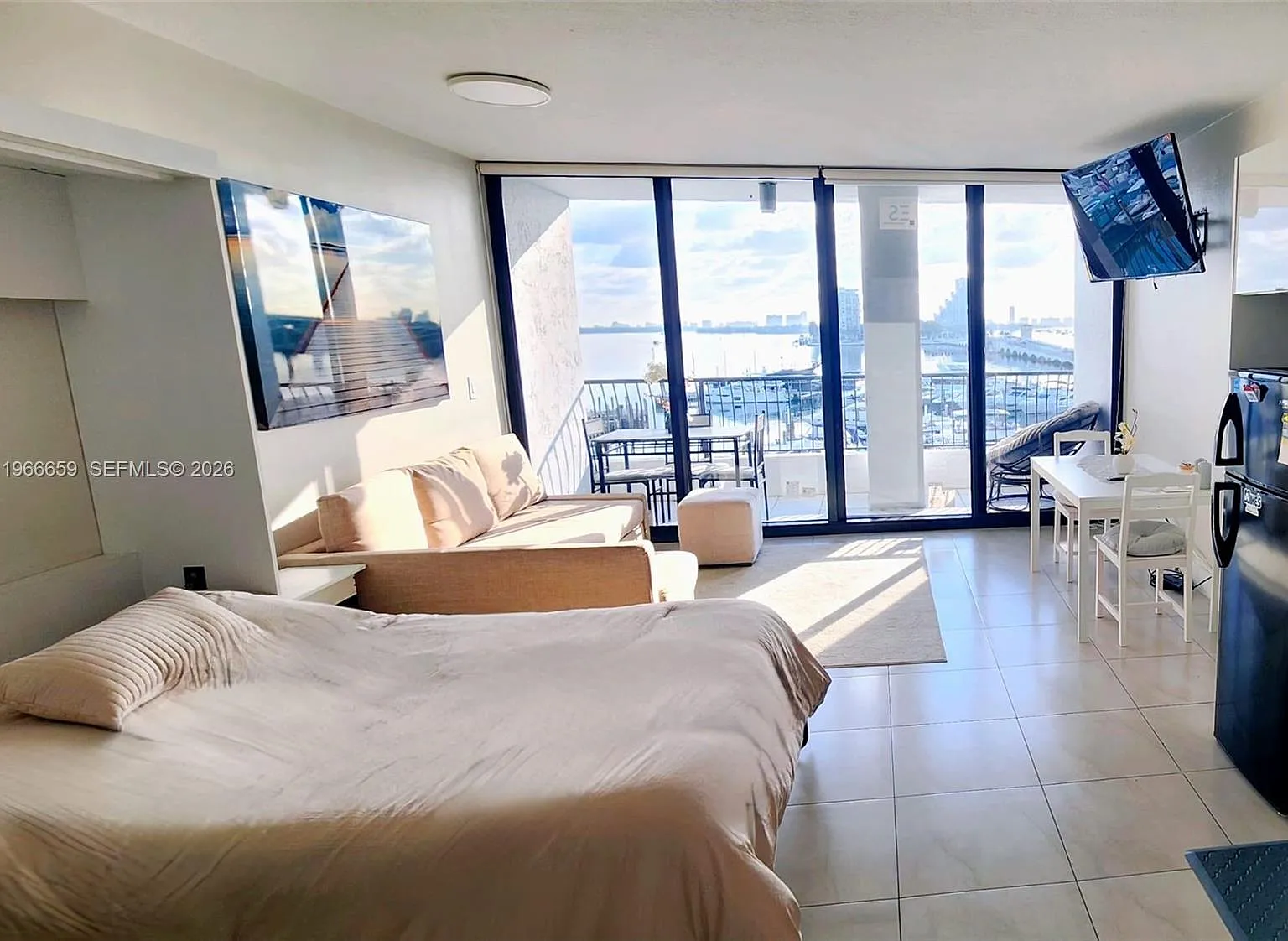 Venetia Condo — Photo 2